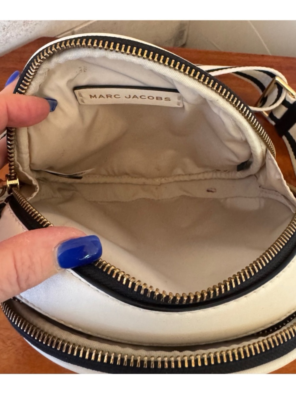 🤍CHIC🤍MARC JACOBS WHITE SIGNET ROUND CROSSBODY BAG - Picture 12 of 16